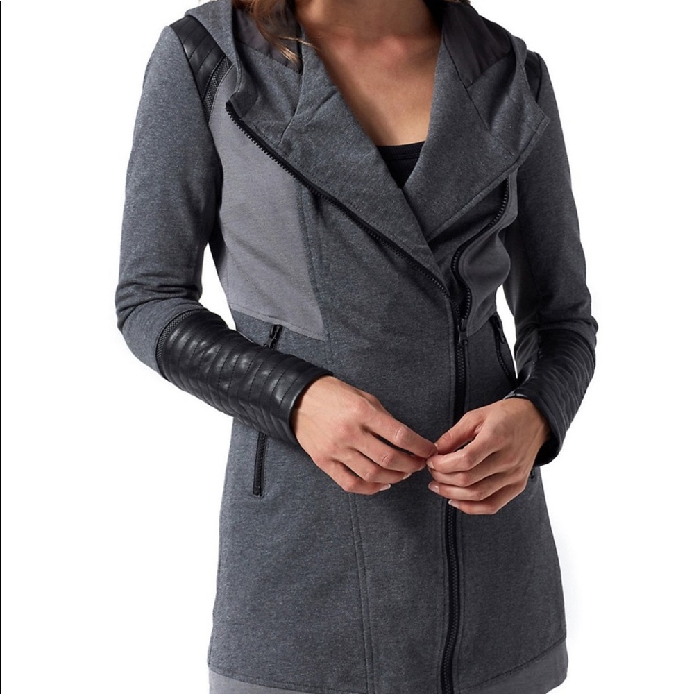 NWOT, never been worn. Super flattering and trending Blanc Noir hooded coat.